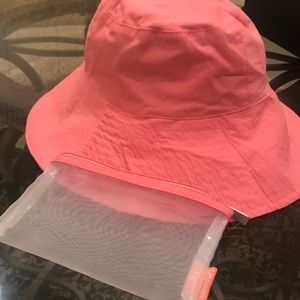 Reversible summer weight ladies peach/floral hat
